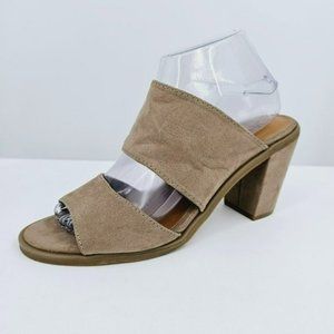 Y Not Hope Heeled Sandals 8.5 M Faux Suede Taupe Brown Open Toe Strappy Slip On